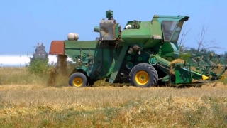 Harvester, Farm Machine, Machine, Device, Tractor, Vehicle